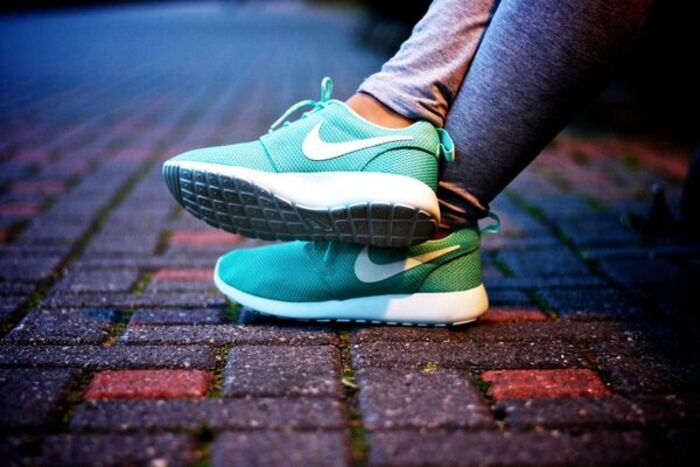 как убрать запах из кроссовок быстро