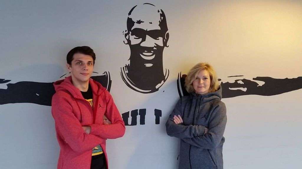 8txbzmUqAGY.jpg 8txbzmUqAGY.jpg