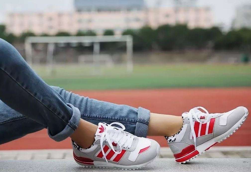 кроссовки на ногах.jpg