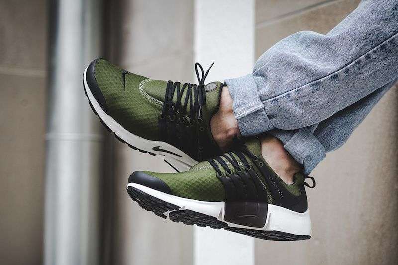 nike-air-presto-essential-legion-green-2.jpg