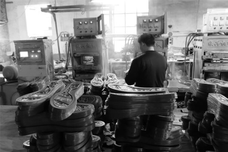 производство кед Два мяча