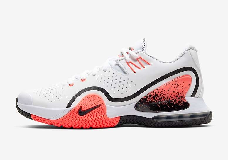 NikeCourt Tech Challenge5-min.jpg