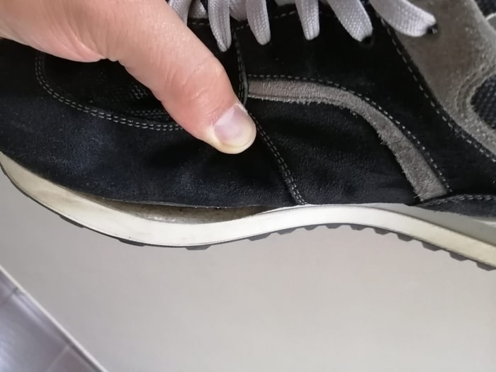 как заклеить подошву на кроссовках