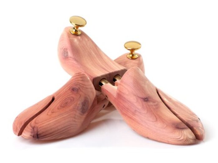 чем обработать кожаные кроссовки