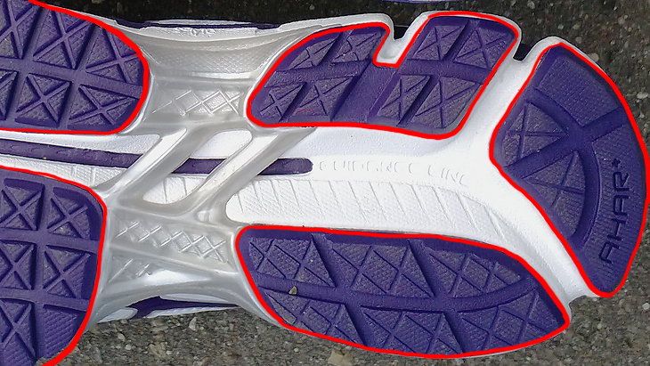 На подошве есть вставки из устойчивой к истиранию резины.png