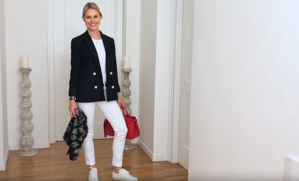 Белые кроссовки с пиджаком.png