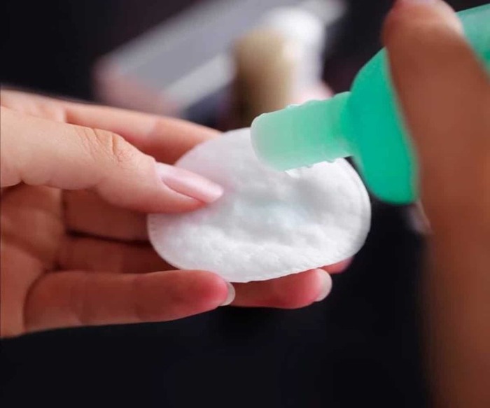 как отбелить белую подошву на кроссовках