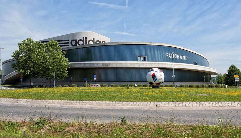 Штаб-квартира Adidas.jpg